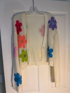 Cream Floral Appliqué Women's Cardigan Sweater